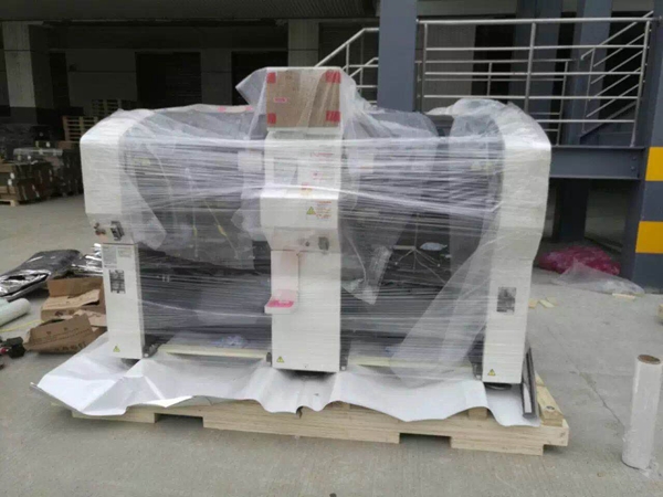 SMT設備卸車、拆箱作業