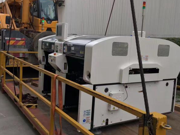 SMT設備卸車、拆箱作業
