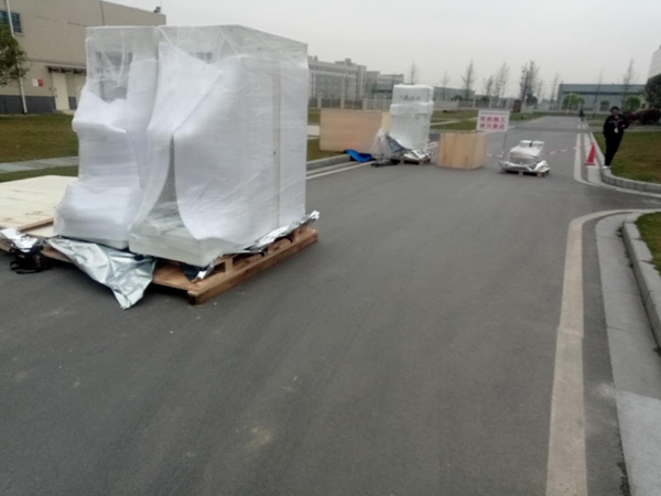 通威，激光機卸車，拆箱，搬運入場