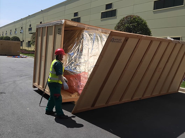 傳統設備卸車、拆箱作業